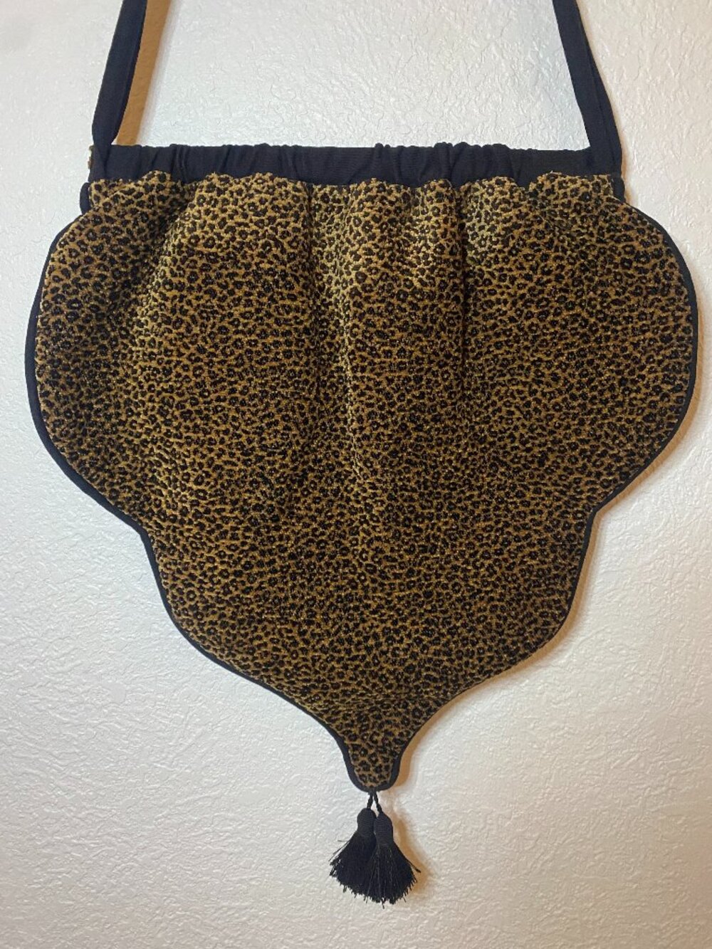 Vintage Leopard Print Tapestry Shoulder Bag Boho Tassel Purse Burgundy Lining